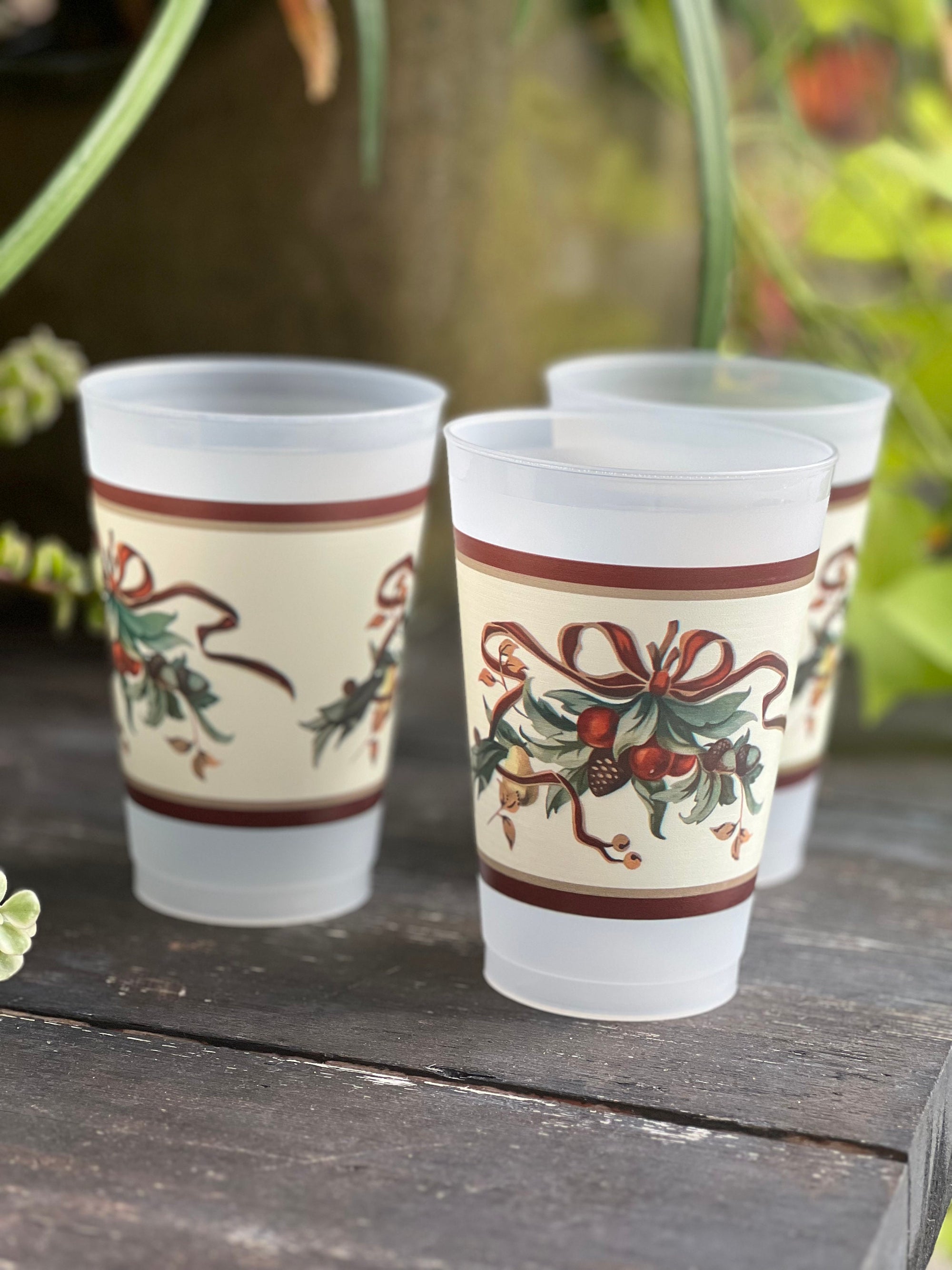 Traditional Holiday Bow Party Cups - Set of 8