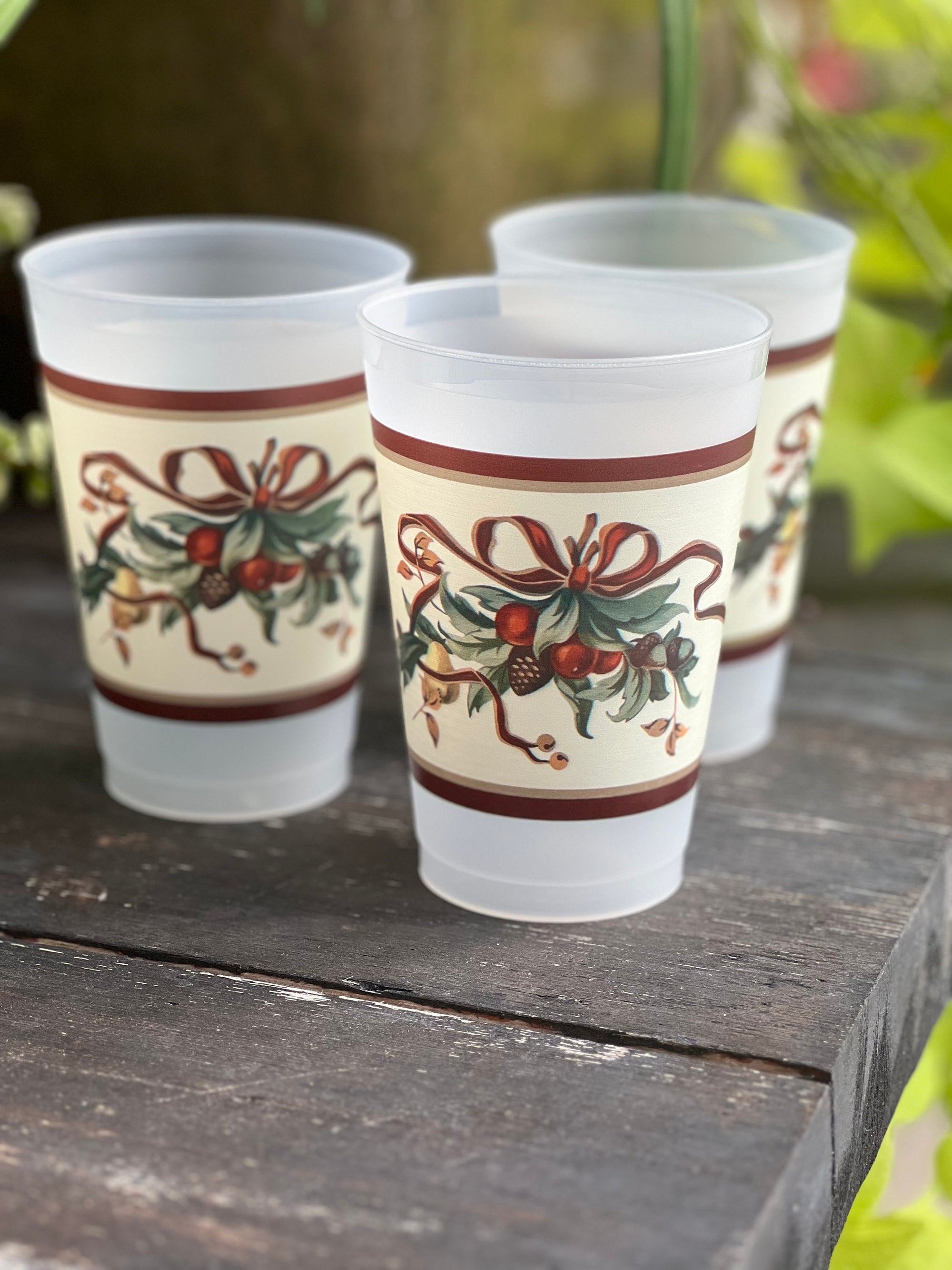 Traditional Holiday Bow Party Cups - Set of 8