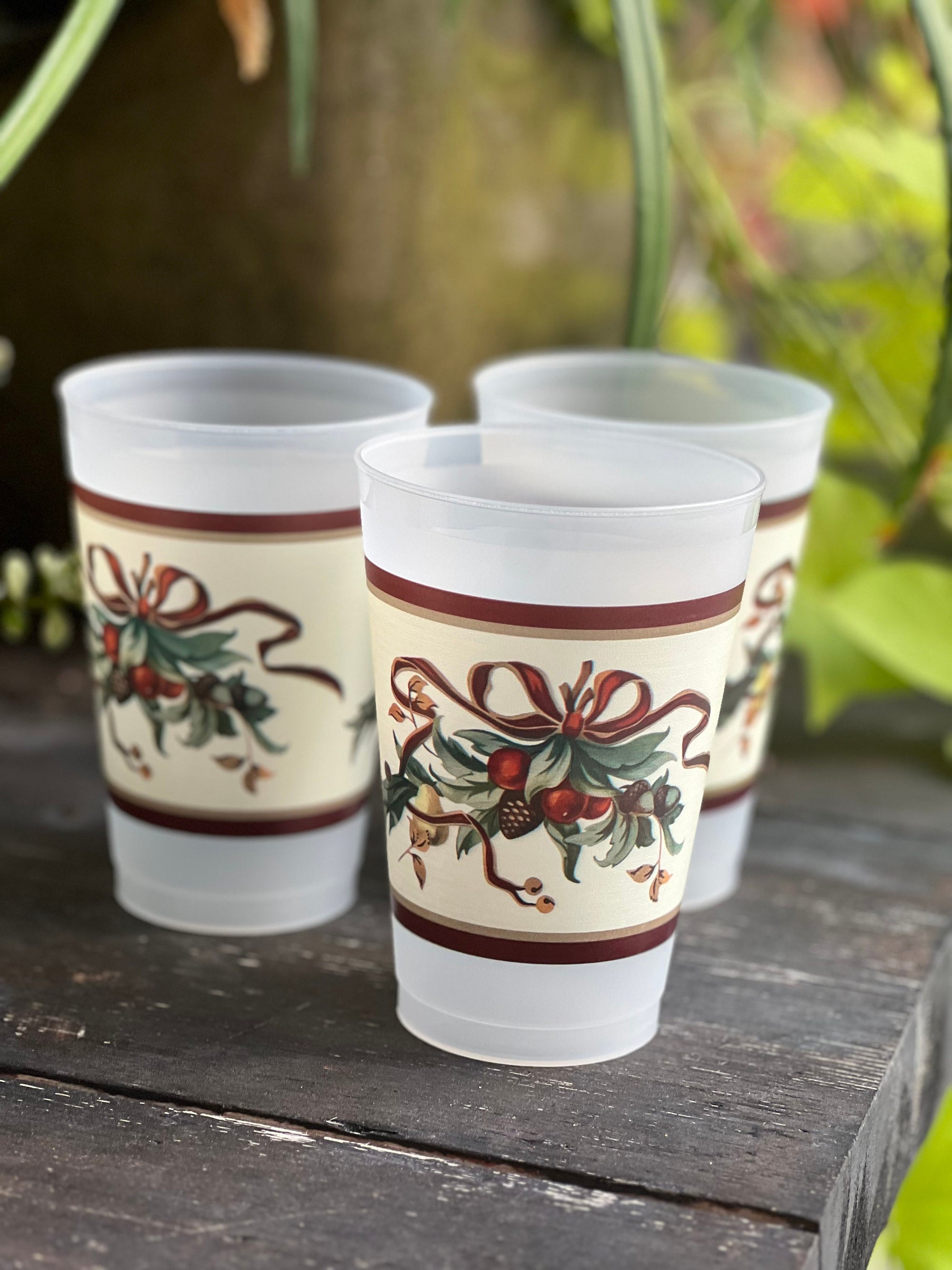 Traditional Holiday Bow Party Cups - Set of 8